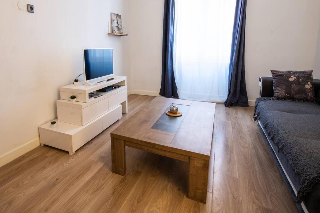 Cosy,calme A 2 Pas Du Centre De
